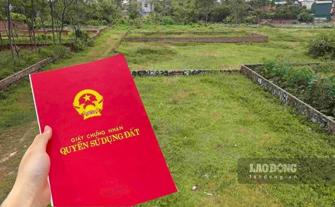 Sẽ tăng lệ phí sang tên sổ đỏ. Ảnh minh họa: Phan Anh 