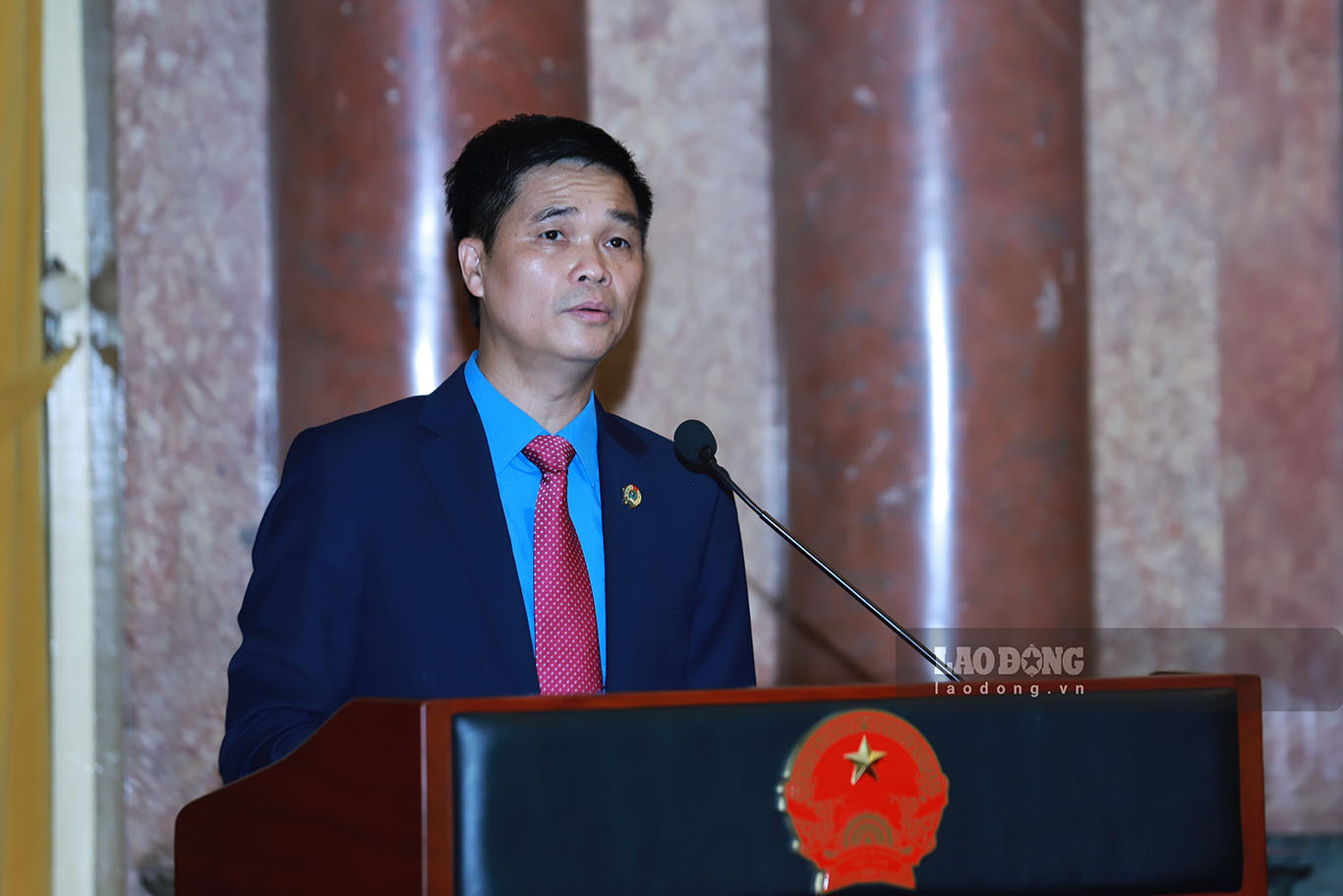 Comrade Ngo Duy Hieu, Vice President of the Vietnam General Confederation of Labor, President of the Vietnam Civil Servants' Trade Union, briefly reported on the results of the emulation movement "Good advice, good service" and the achievements of the typical examples honored.