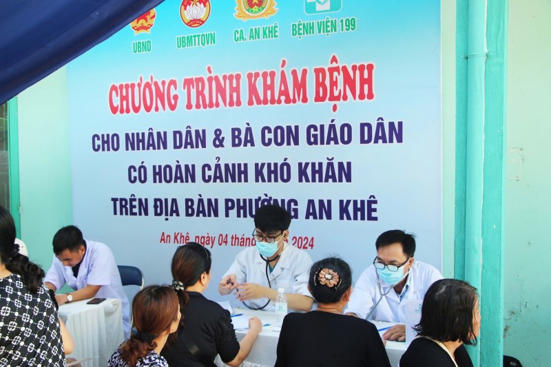 Health check-up for parishioners of An Hoa Parish. Photo: Song Han