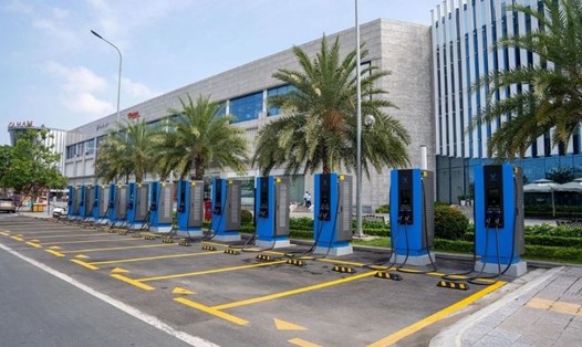 V-GREEN tiên phong triển khai mô hình trạm sạc nhượng quyền, mở ra một lĩnh vực kinh doanh mới đầy tiềm năng, đóng góp cho công cuộc chuyển đổi xanh của đất nước. Ảnh: V-GREEN