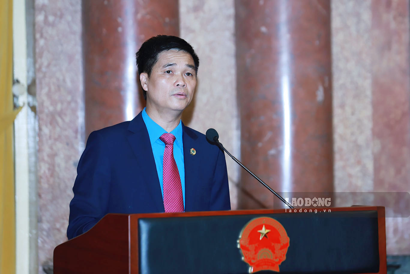 Comrade Ngo Duy Hieu, Vice President of the Vietnam General Confederation of Labor, President of the Vietnam Civil Servants' Trade Union, reported briefly on the results of the movement. Photo: To The