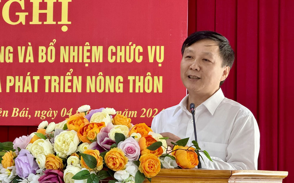 Tân Giám đốc Sở NNPTNT Yên Bái Hoàng Hữu Độ phát biểu nhận nhiệm vụ. Ảnh: ĐVCC