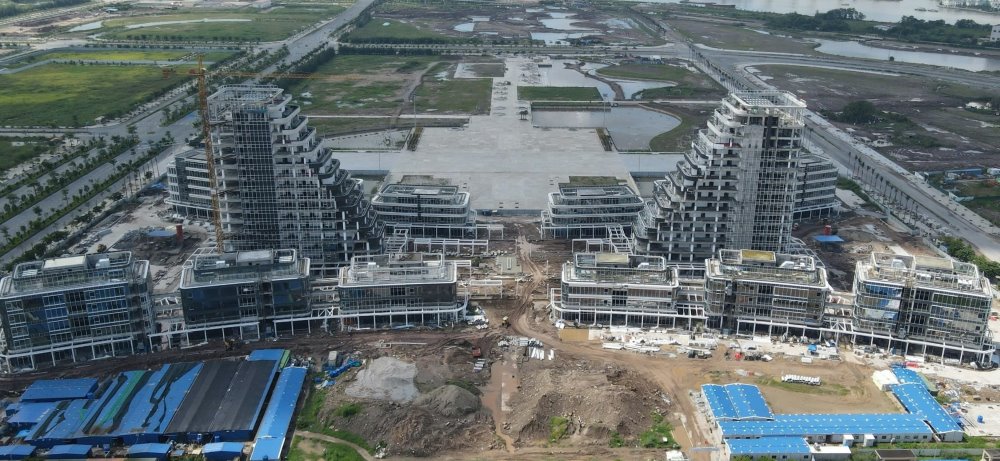 While on this side of the Da Bac River, Quang Ninh province continues to invest heavily in infrastructure, on the Thuy Nguyen side, the project to build the new administrative center of Hai Phong is speeding up construction progress. Photo: Hoang Khoi