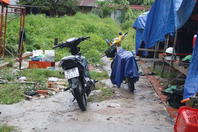 This land was also purchased by a real estate company and divided into lots to sell to people who want to build houses. Photo: Huan Cao