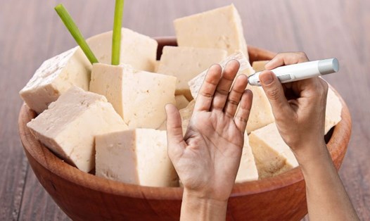 Đậu phụ đông lạnh giúp ngăn đường huyết tăng vọt. Đồ họa: Hạ Mây
