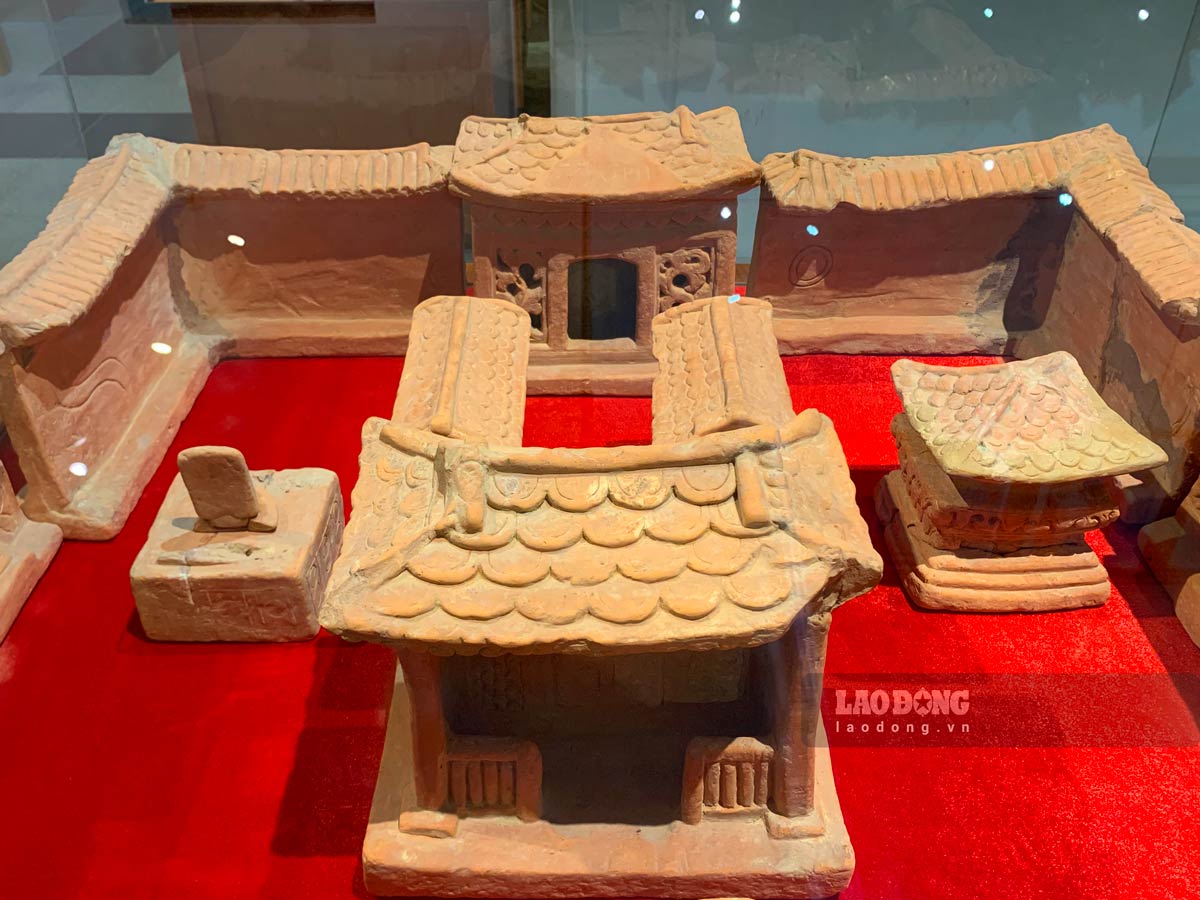 At Nam Dinh Provincial Museum, there is a national treasure on display: a model of a terracotta house from the Tran Dynasty discovered in Lai Xa village (Hien Khanh commune, Vu Ban district, Nam Dinh province) in 1973. This is a national treasure consisting of 14 pieces, showing a complete architecture with sophisticated sculptural motifs.