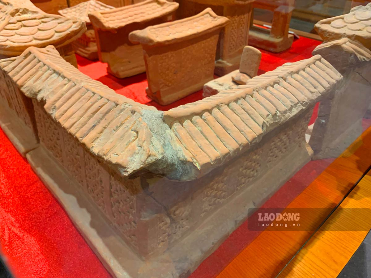 In 2015, the model of the Tran Dynasty terracotta house was recognized as a National Treasure by the Prime Minister. In terms of historical and cultural value, this is an original artifact, crafted entirely by hand, dating back more than 700 years.