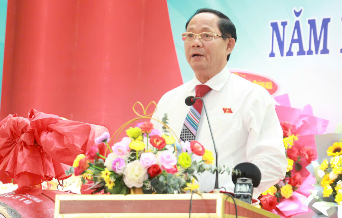 Thượng tướng Trần Quang Phương phát biểu tại lễ khai giảng năm học mới ở Trường THCS Ba Vì, huyện Ba Tơ, tỉnh Quảng Ngãi. Ảnh: Viên Nguyễn