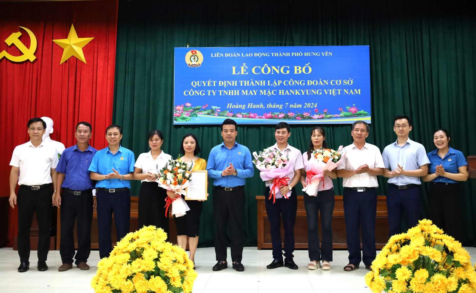 LĐLĐ thành phố Hưng Yên tổ chức lễ thành lập công đoàn cơ sở, kết nạp đoàn viên tại Công ty TNHH May mặc HanKyung Việt Nam. Ảnh: Công đoàn Hưng Yên