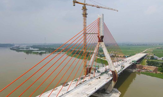 Toàn cảnh hiện trạng cầu Đồng Việt nối Bắc Giang - Hải Dương. Ảnh: Vân Trường