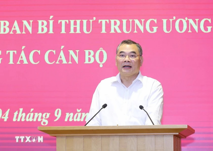 Trung tướng Tô Ân Xô, Trợ lý, Phụ trách Văn phòng Tổng Bí thư phát biểu nhận nhiệm vụ. Ảnh: TTXVN