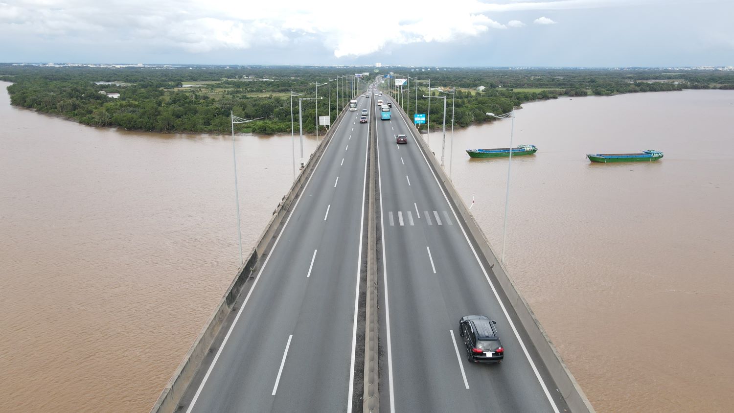 Cầu Long Thành sẽ rào chắn 1/2 mặt cầu hướng Đồng Nai đi TPHCM để sửa chữa. Ảnh: Anh Tú