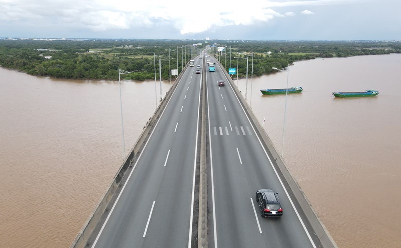 Cầu Long Thành sẽ rào chắn 1/2 mặt cầu hướng Đồng Nai đi TPHCM để sửa chữa. Ảnh: Anh Tú