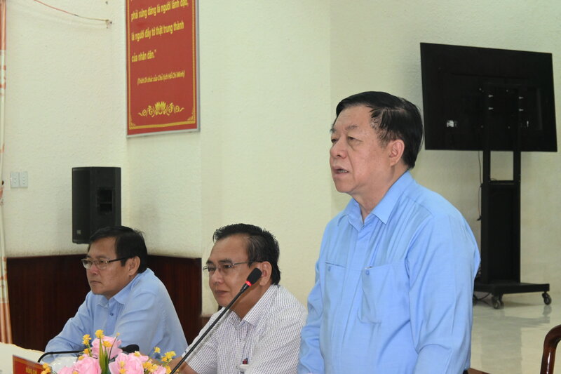 Senior Lieutenant General Nguyen Trong Nghia - Politburo member, Secretary of the Party Central Committee, Head of the Central Propaganda Department - Speaking at the working session with the Go Cong Tay District Party Committee (Tien Giang province). Photo: Thanh Nhan