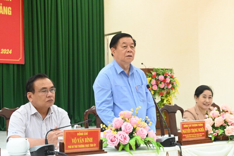 Thượng tướng Nguyễn Trọng Nghĩa – Ủy viên Bộ chính trị, Bí thư Trung ương Đảng, Trưởng Ban Tuyên giáo Trung ương (đứng giữa). Ảnh: Thành Nhân