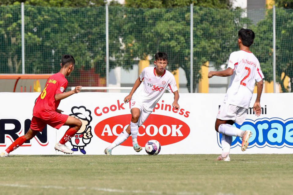 U15 The Cong Viettel (white shirt) won 2-1 against U15 Ho Chi Minh City. Photo: VFF