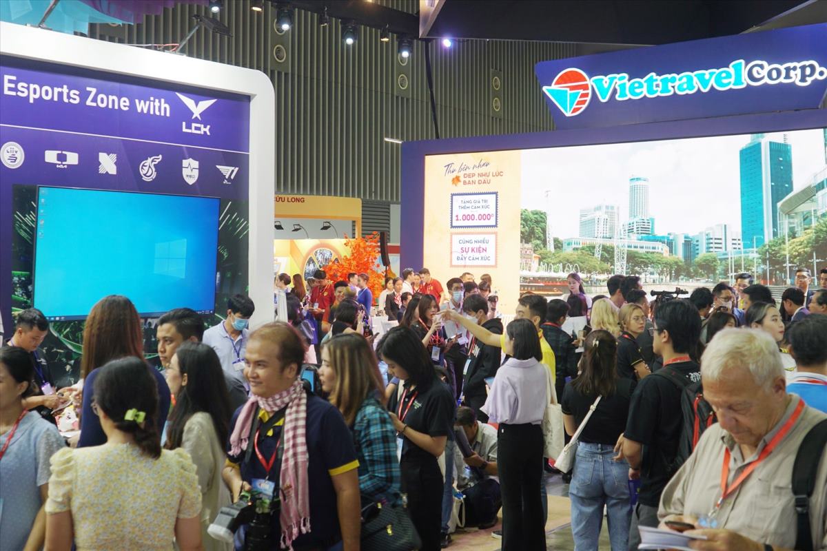 Thousands of people flock to the 2023 International Tourism Fair. Photo: Thanh Chan