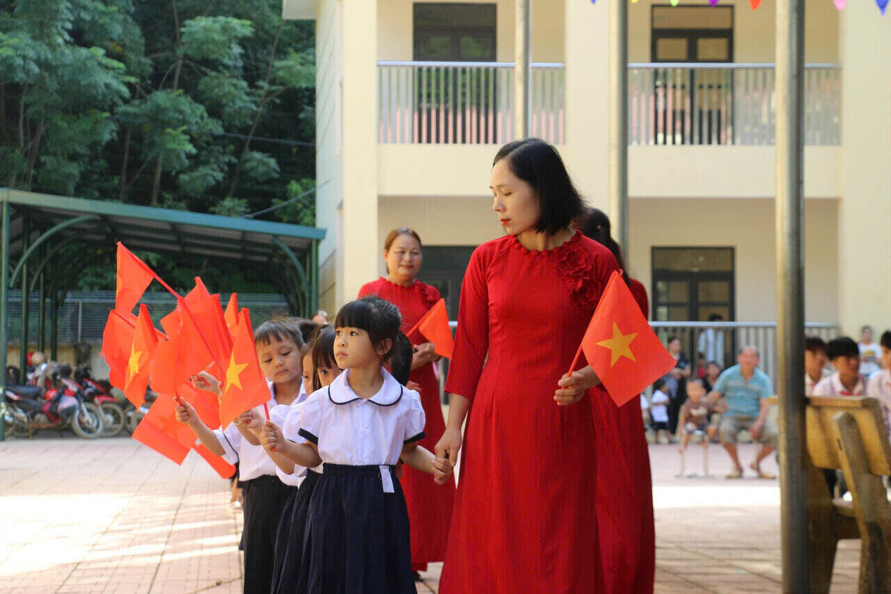 Students and teachers attend the opening ceremony of the new school year. Photo: Minh Nguyen