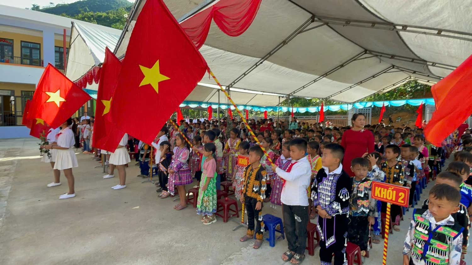 Lễ khai giảng tại Trường Tiểu học và Trung học cơ sở số 2 Hồng Ca, tỉnh Yên Bái. Ảnh: Đơn vị cung cấp