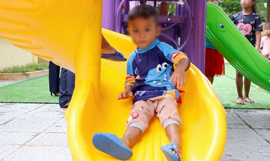 Nhiều học sinh tại Trường Mầm non Trường Sơn (Quảng Bình) chào đón năm học mới với nhiều hi vọng. Ảnh: Công Sáng