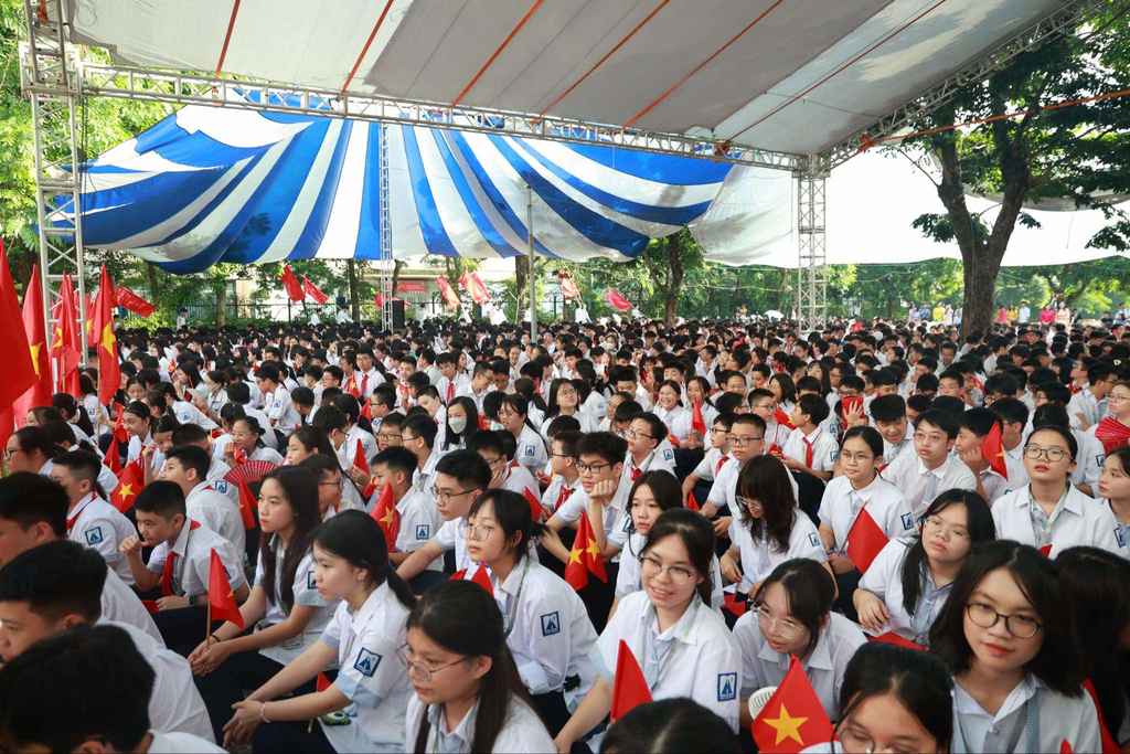 Lễ khai giảng Trường THPT chuyên Hà Nội - Amsterdam diễn ra trong không khí vui tươi, trang trọng. Ảnh: Việt Anh