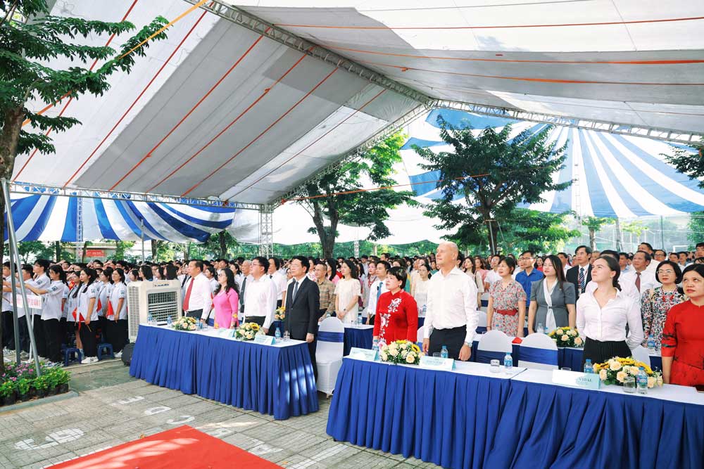 On the morning of September 5, schools in Hanoi solemnly held the opening ceremony of the new school year 2024-2025. Photo: Viet Anh