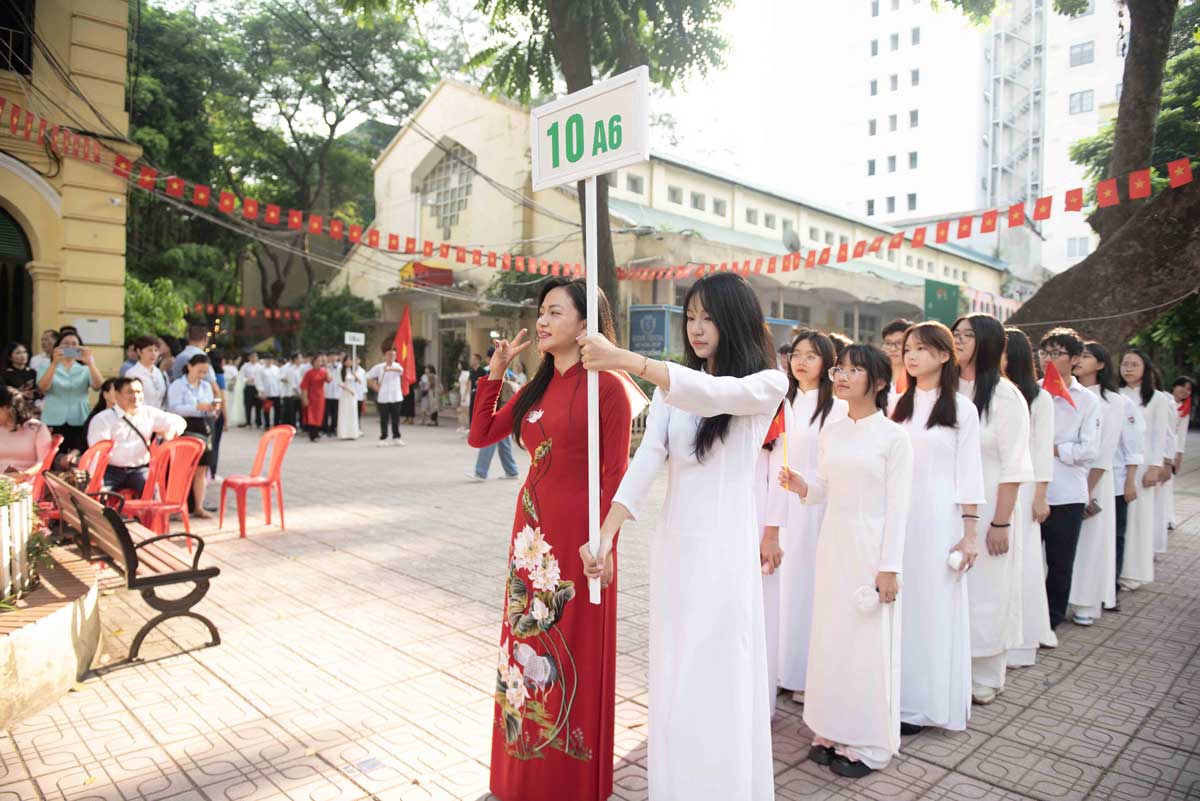 Welcoming ceremony for grade 10 students of Viet Duc High School, with more than 800 students in the 2024-2025 school year.