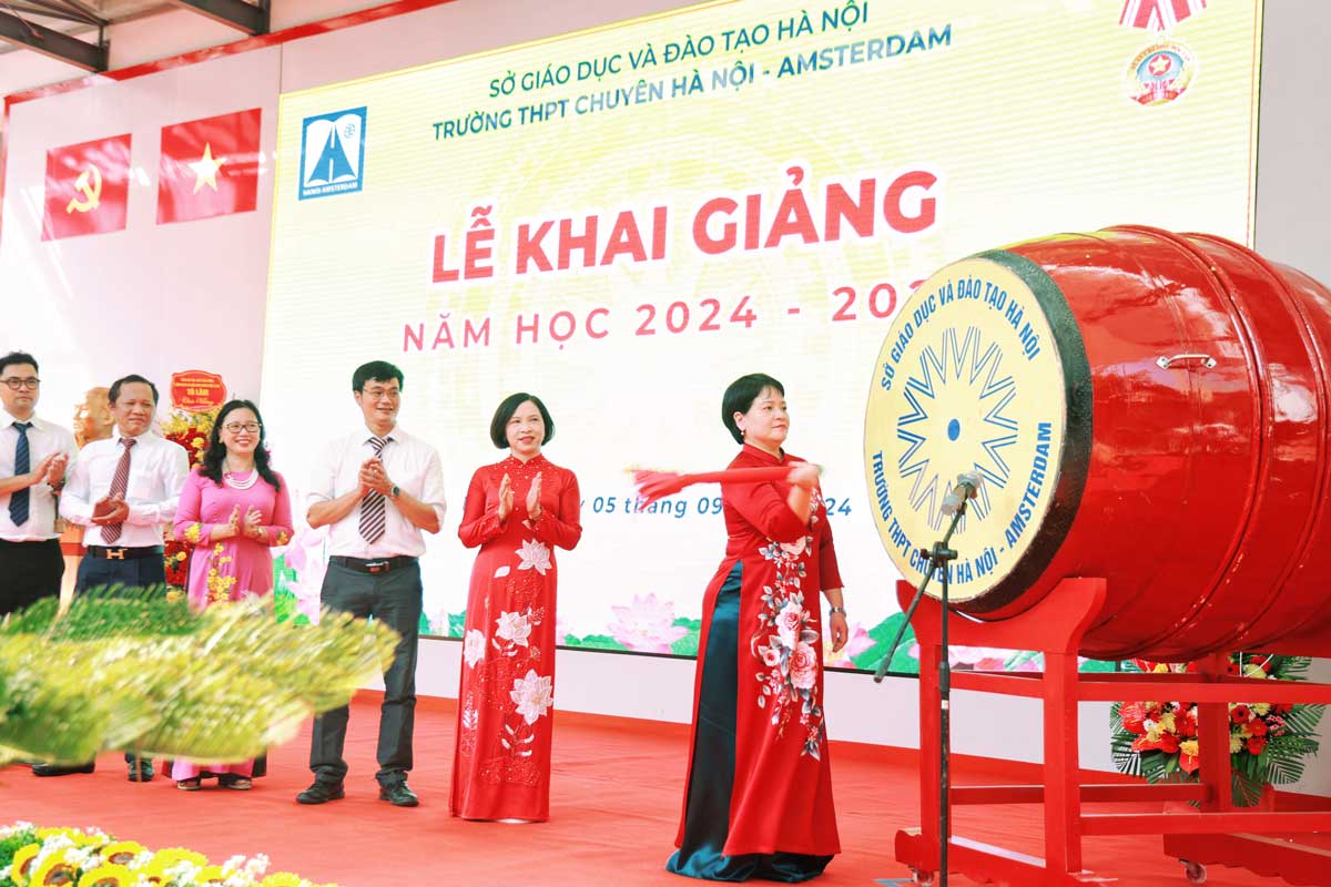 Năm học 2024-2025 là năm học quan trọng, lứa học sinh đầu tiên học theo Chương trình Giáo dục phổ thông 2018 sẽ thi vào lớp 10, thi tốt nghiệp THPT. Ngành Giáo dục xác định chủ đề năm học 2024 - 2025 là “Kỷ cương trách nhiệm, đổi mới không ngừng, nâng cao chất lượng”.