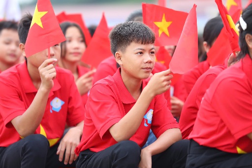 Từ đó mỗi học sinh đều mang trong mình niềm tự hào dân tộc và không ngừng cố gắng để xây dựng quê hương, đất nước.