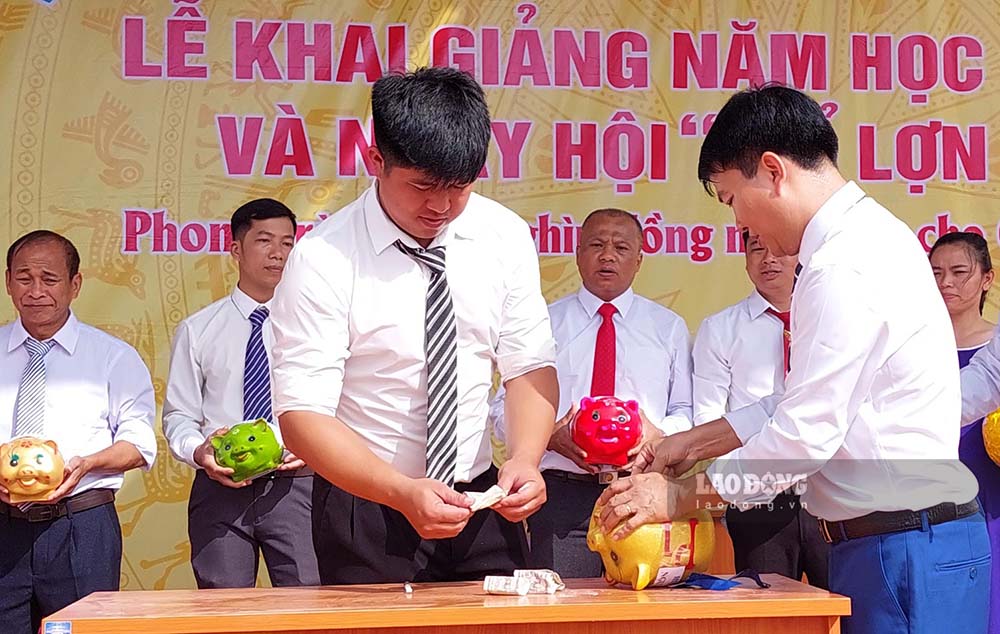 Tại lễ khai giảng năm học mới, 