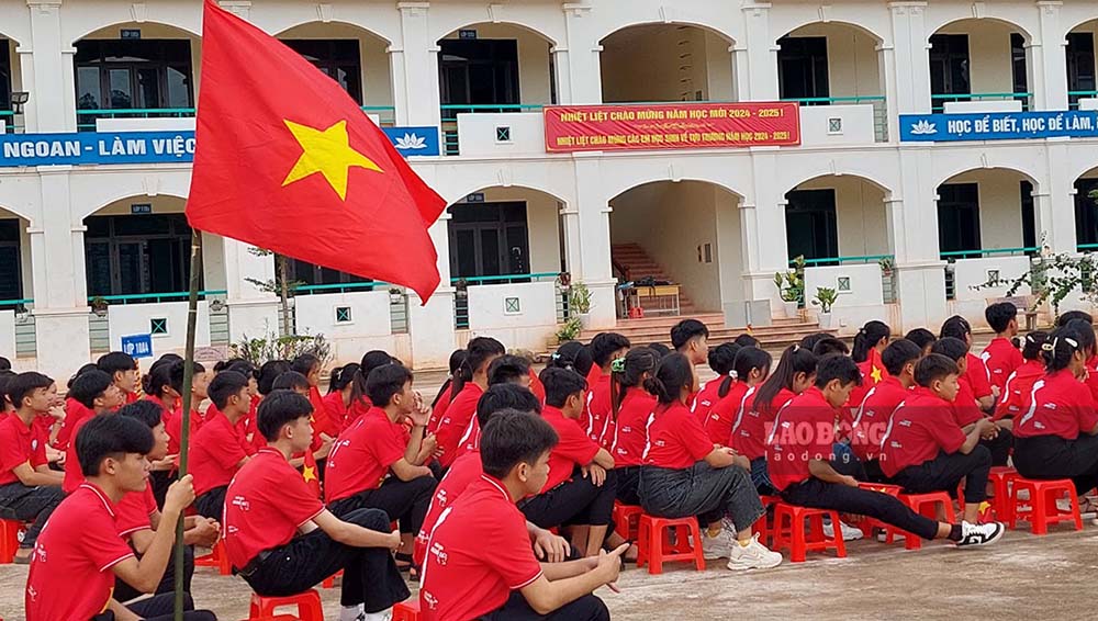 hòa chung với khí thế tưng bừng, náo nhiệt của tuổi trẻ học đường cả nước chào đón năm học mới – ngày hội “Toàn dân đưa trẻ đến trường”. Hôm nay ngày 05/09/2024, thầy và trò trường PTDTNT THPT huyện Nậm Pồ long trọng tổ chức Lễ khai giảng năm học 2024-2025