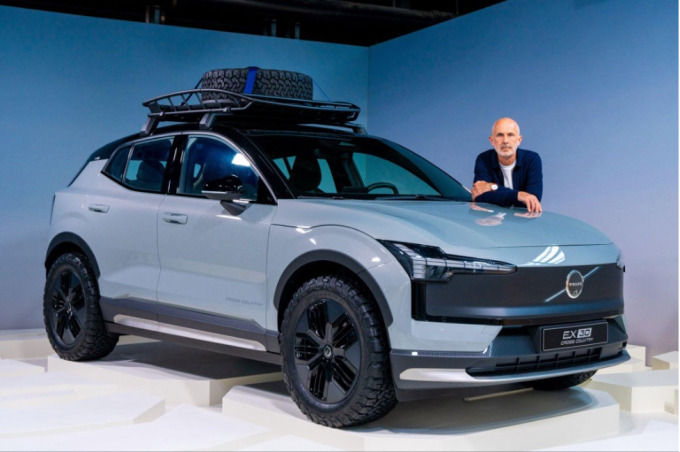 Volvo Cars CEO with the company's EX30 electric car. Photo: Volvo