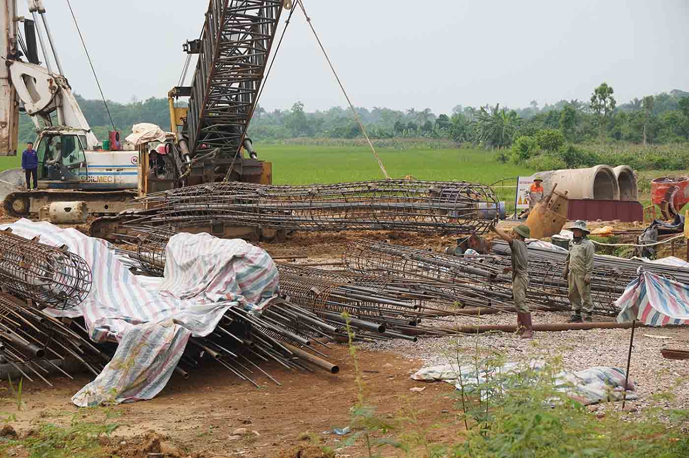 Nhà thầu đang thi công hạng mục cọc khoan nhồi (45/68 cọc), đúc cấu kiện bêtông. Ảnh: Hữu Chánh