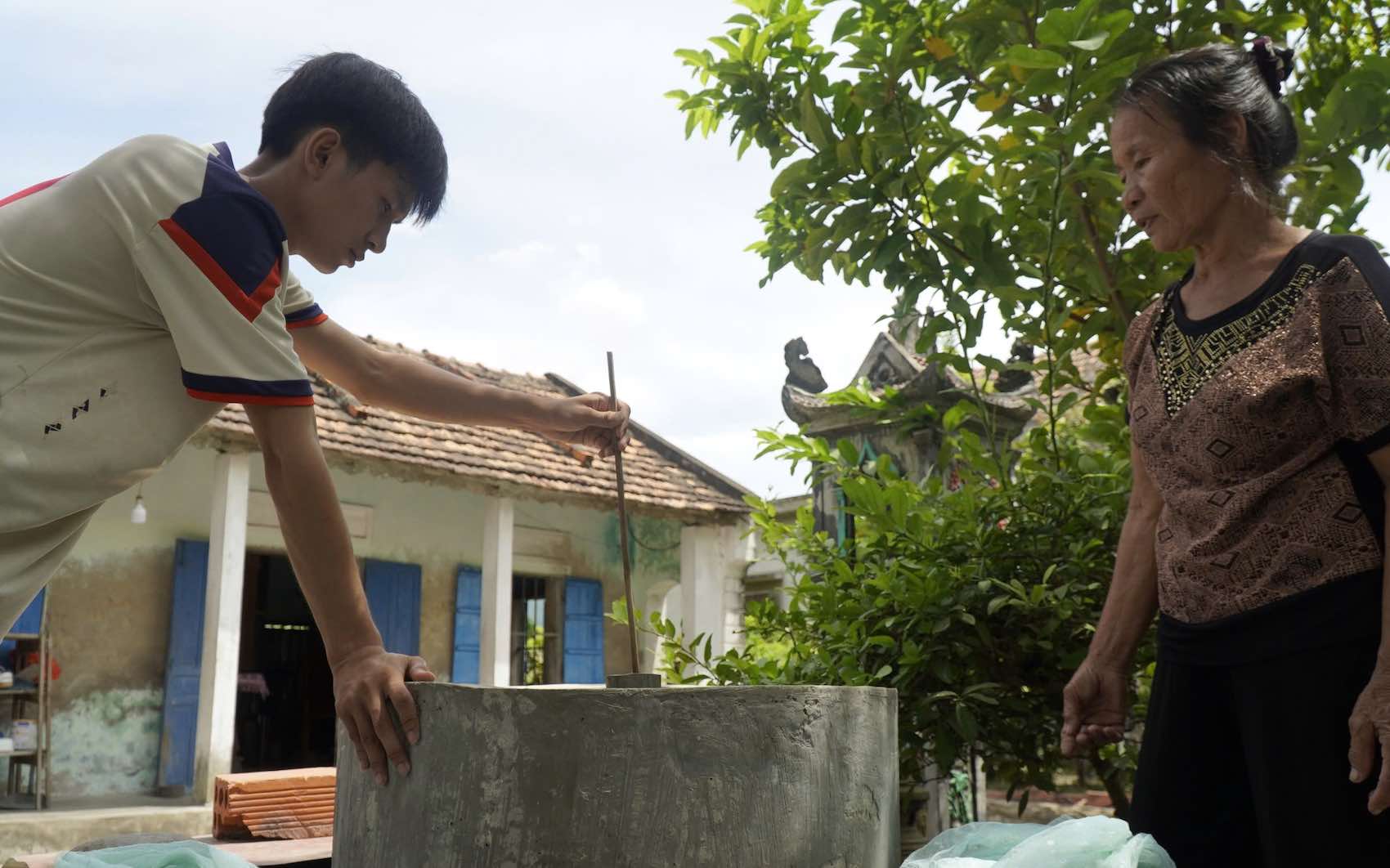 Vu is the pride of his family and of Roon Border Guard Station when he passed the Border Guard Academy exam in 2024. Photo: H. Huyen