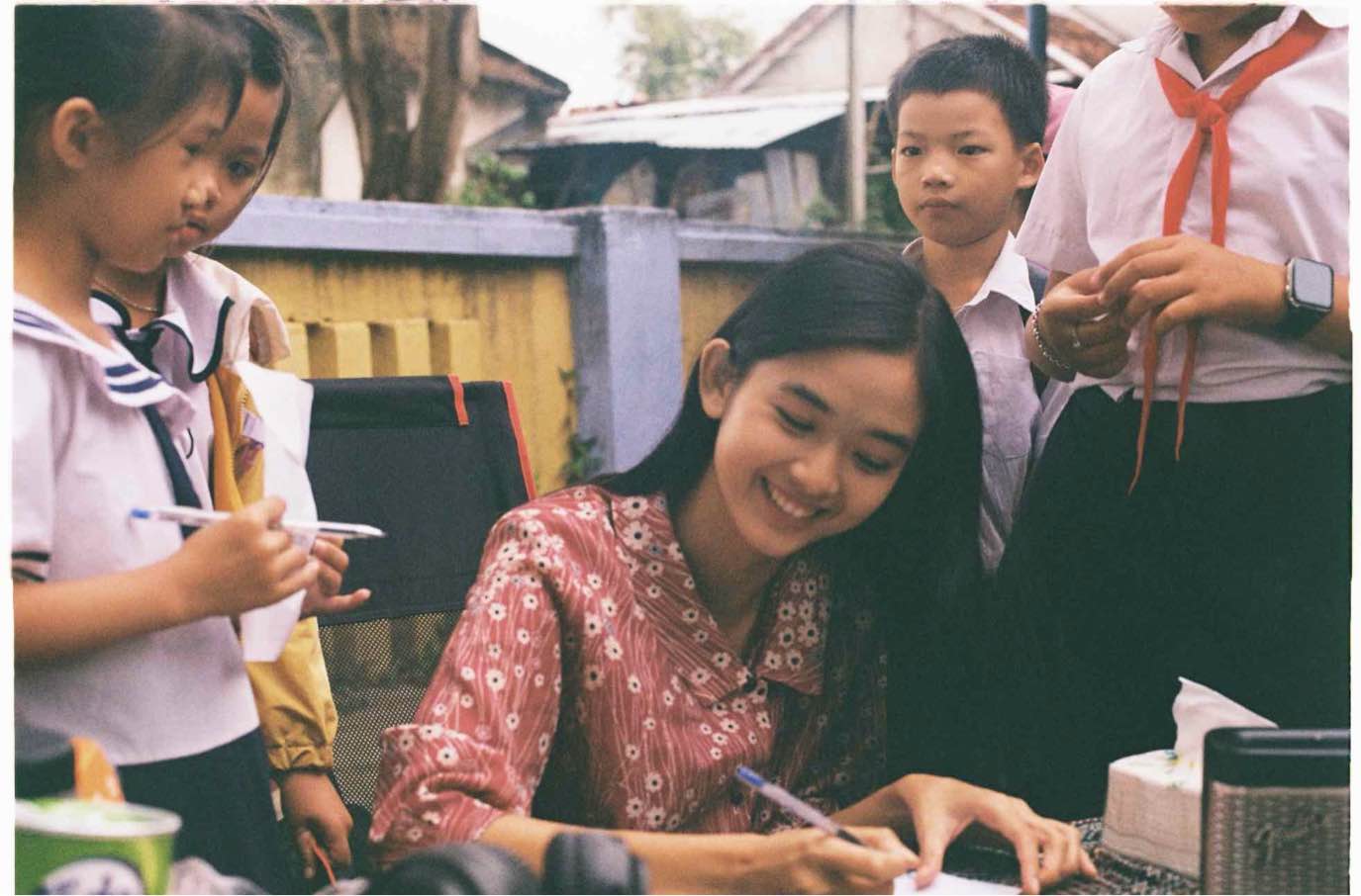 Hậu trường phim “Ngày xưa có một chuyện tình“. Ảnh: NSX