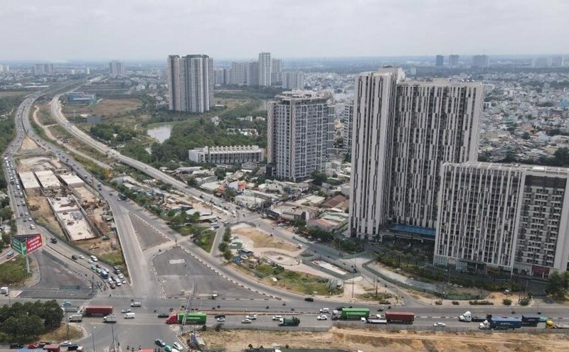 Việc xây dựng bảng giá đất điều chỉnh đang gây ra nhiều rắc rối khi xử lý hồ sơ đất đai cho người dân. Ảnh: Anh Tú