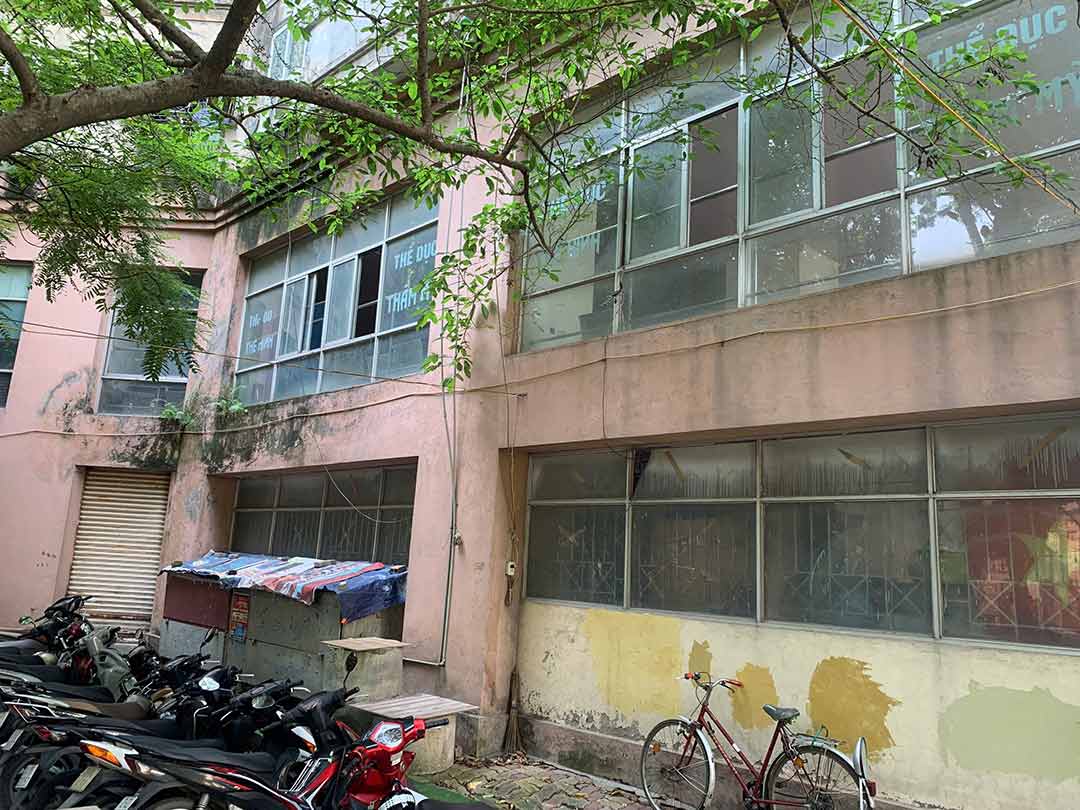 Một mặt bằng kinh doanh tại khu đô thị Định Công (quận Hoàng Mai, Hà Nội) sau khi thu hồi vẫn đang bị bỏ trống. Ảnh: Nhật Minh