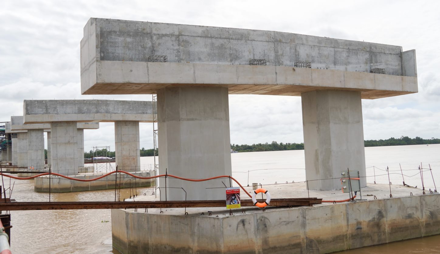 Of which, Dai Ngai 2 bridge (crossing Hau river, connecting Cu Lao Dung with the mainland on the Soc Trang province side) has completed 90% of the substructure and 20% of the cantilever span volume. Construction output is over 50%.