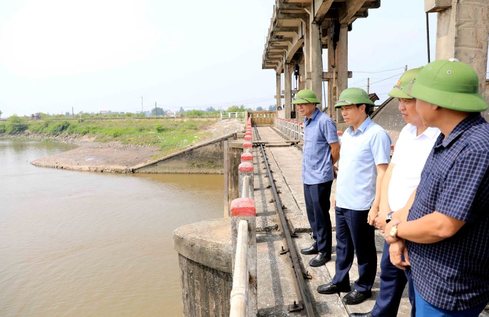 Vice Chairman of Thai Binh Provincial People's Committee inspects storm prevention work