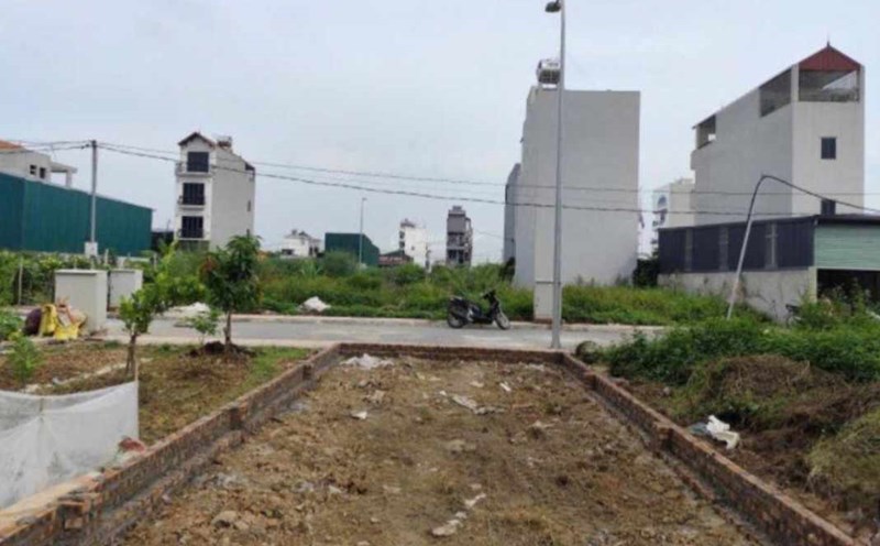 Nhiều lô đất nền vùng ven Hà Nội đang được rao bán. Ảnh: Thu Giang
