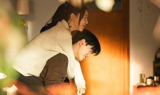 Shin Hye Sun, Lee Jin Wook đóng vai cặp đôi hẹn hò 8 năm. Ảnh: Nhà sản xuất