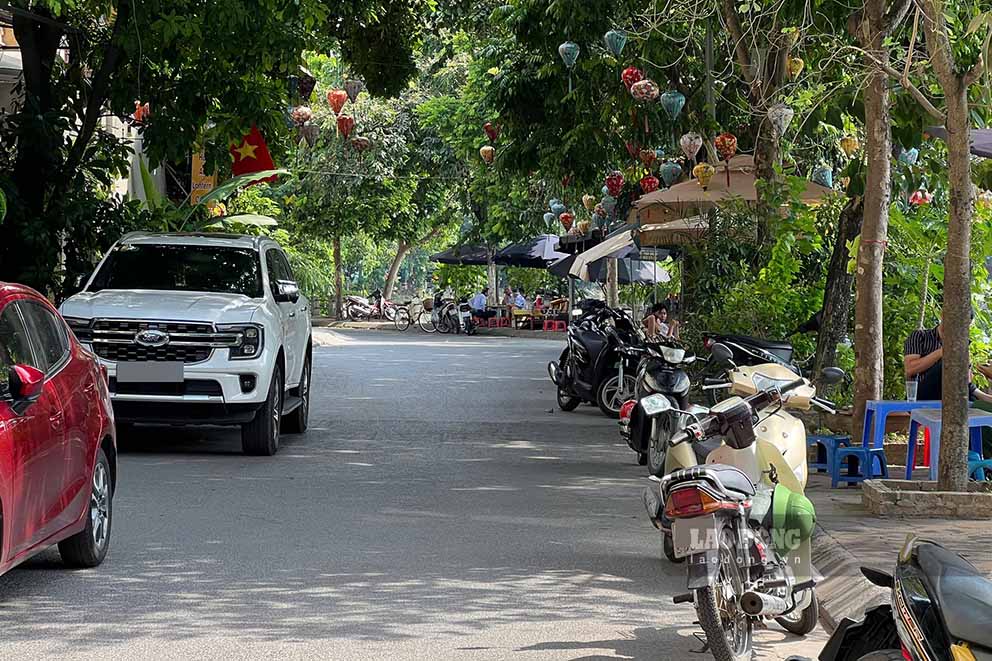 It is known that this is the result of the process of renovating and beautifying the lake space with a total cost of more than 38.3 billion VND from the city budget (approved by Hanoi in 2014).