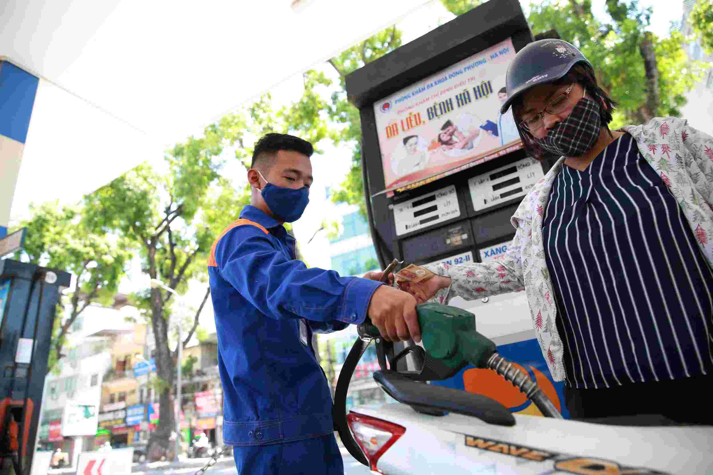 The establishment of a petroleum trading floor aims to increase publicity and transparency, and reduce the possibility of price manipulation. Photo: Hai Nguyen