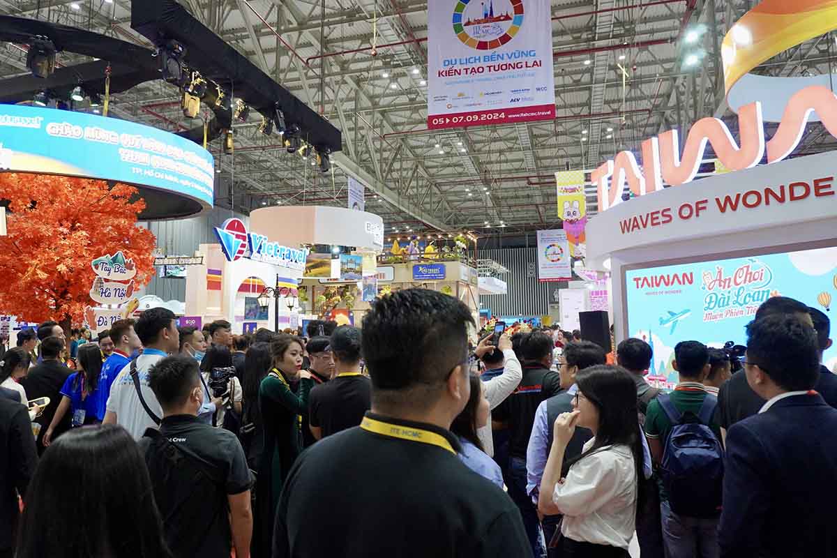 The 18th International Tourism Fair attracted many people and tourists to visit and experience. Photo: Nhu Quynh