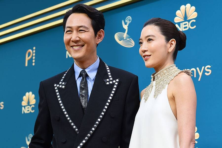 Lee Jung Jae và bạn gái trên thảm đỏ lễ trao giải Emmy. Ảnh: Naver