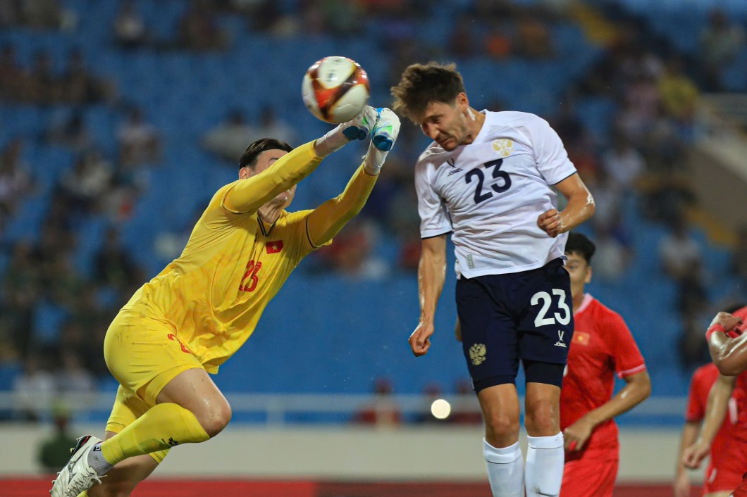 In the 24th minute, Kuzyayev Daler (23) jumped high to head the ball to open the score for the away team from a cross by Musaev Tamerlan.