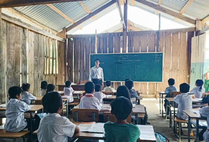 Class time of teachers and students at School Point 179, Lieng Sronh Primary School. Photo: V.NGOC