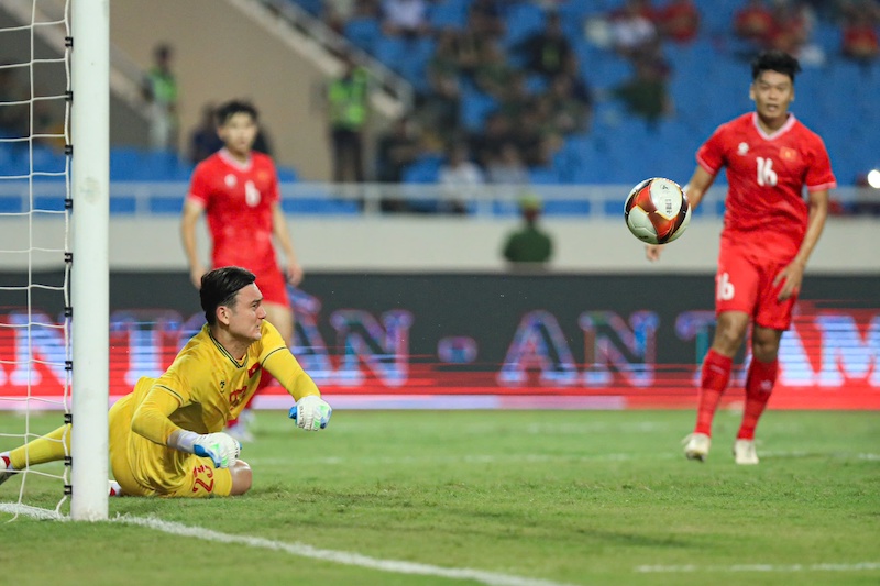 Đặng Văn Lâm trong trận tuyển Việt Nam thua tuyển Nga. Ảnh: Minh Dân 