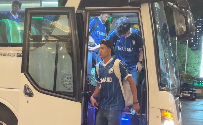 Tuyển Thái Lan có mặt tại Việt Nam vào tối muộn 5.9. Ảnh: VFF