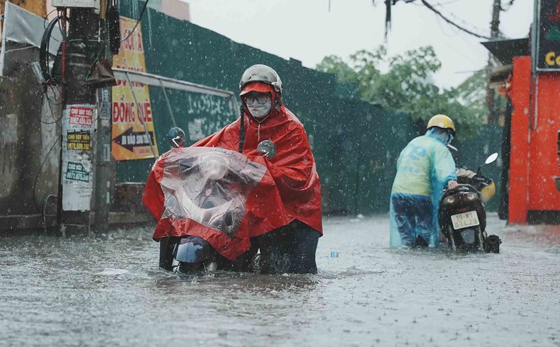 Heavy rain is forecast in the North from tonight before storm No. 3 Yagi makes landfall. Photo: LDO